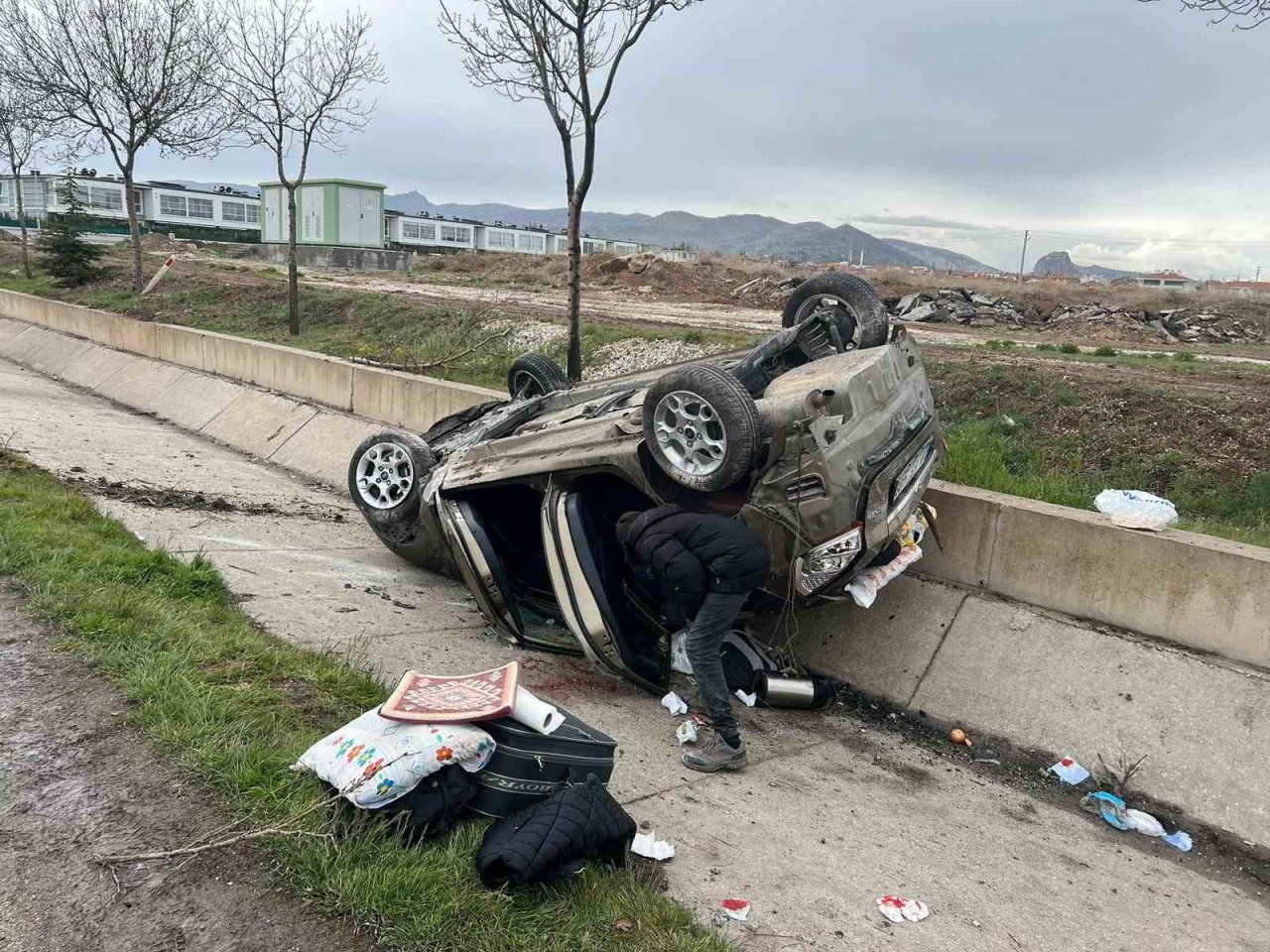 Afyonkarahisar’da trafik kazası 2 yaralı