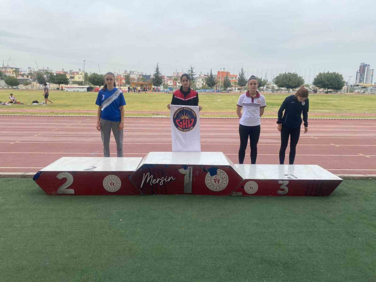 Gaziantep Kolej Vakfı’ndan atletizmde çifte birincilik