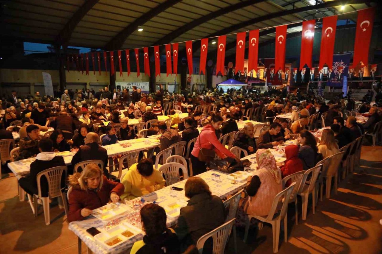 Aydın Büyükşehir Belediyesi iftar programlarını sürdürüyor