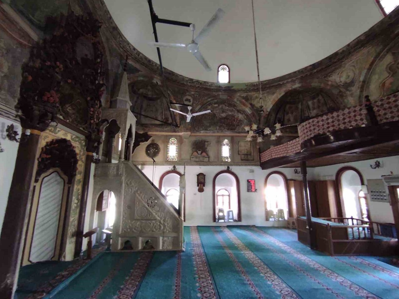 Tarihi camii, mimarisiyle dikkat çekiyor