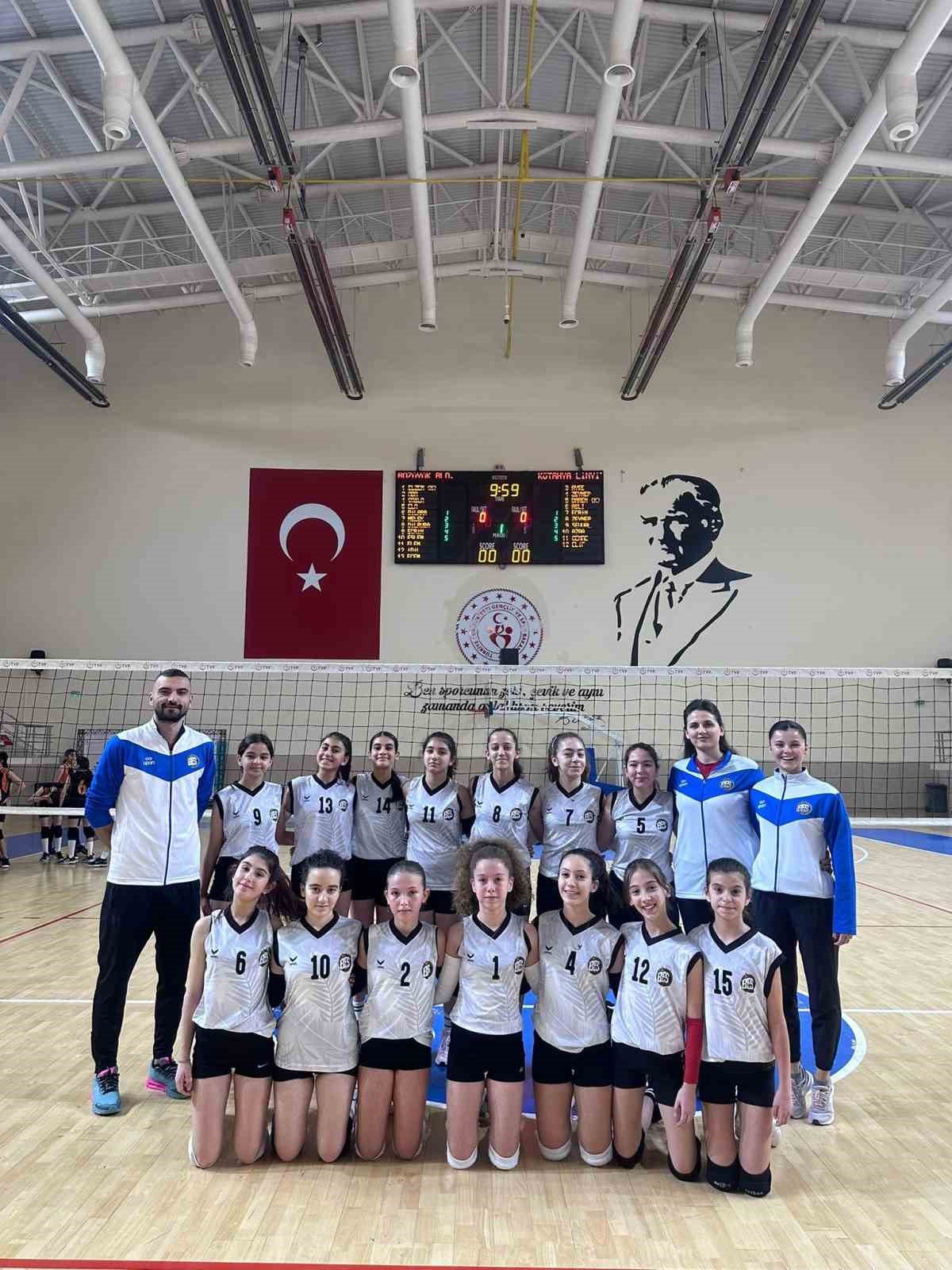 Midi Kız Voleybol Takımı ard arda 2. kez Türkiye’nin en iyi 32 takımı arasında