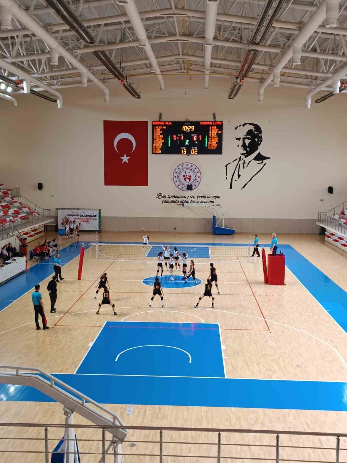 Midi Kız Voleybol Takımı ard arda 2. kez Türkiye’nin en iyi 32 takımı arasında