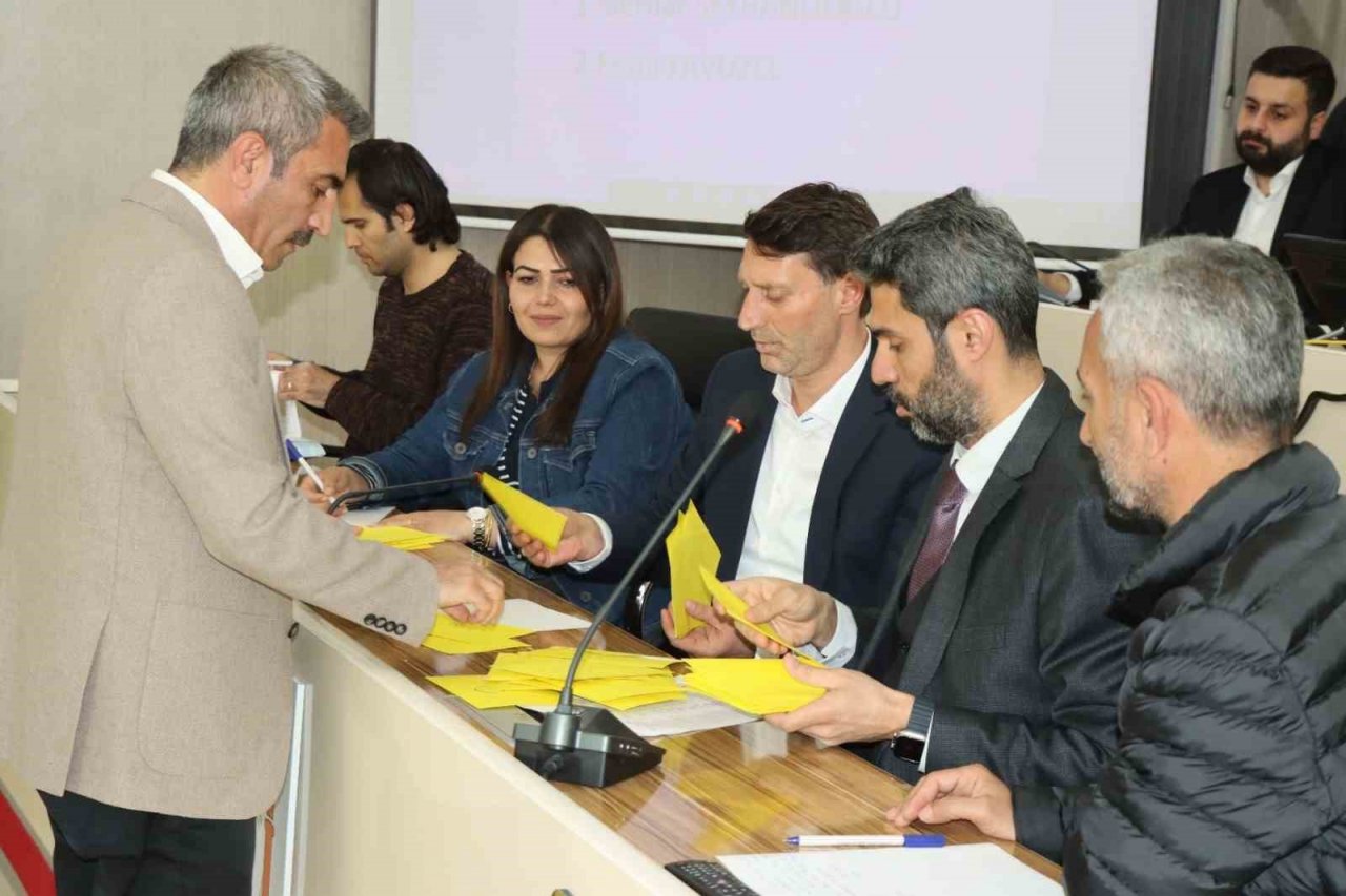 Büyükşehir Belediyesi Meclis Başkanlığına Serdar Şeyhanlı seçildi