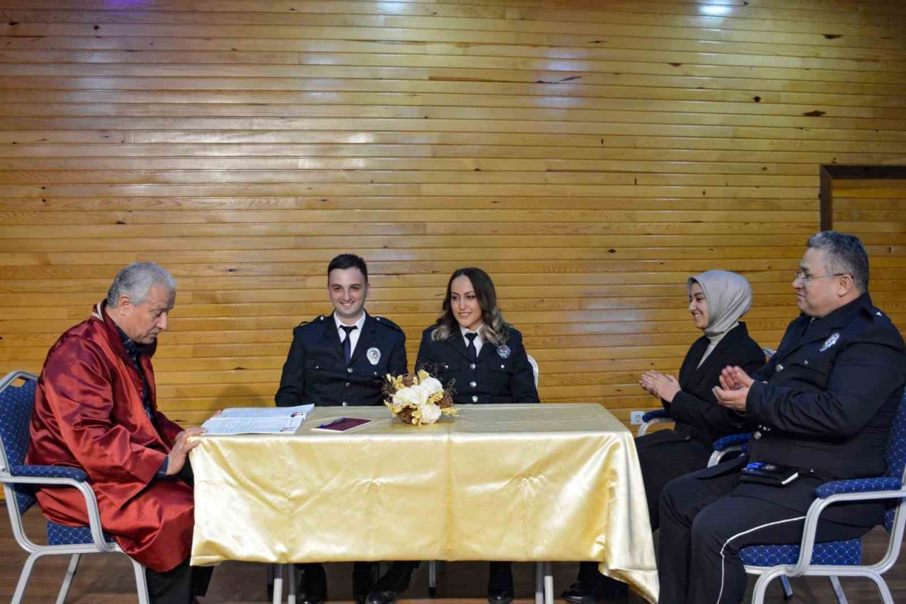 Polis haftasında nikah kıydılar
