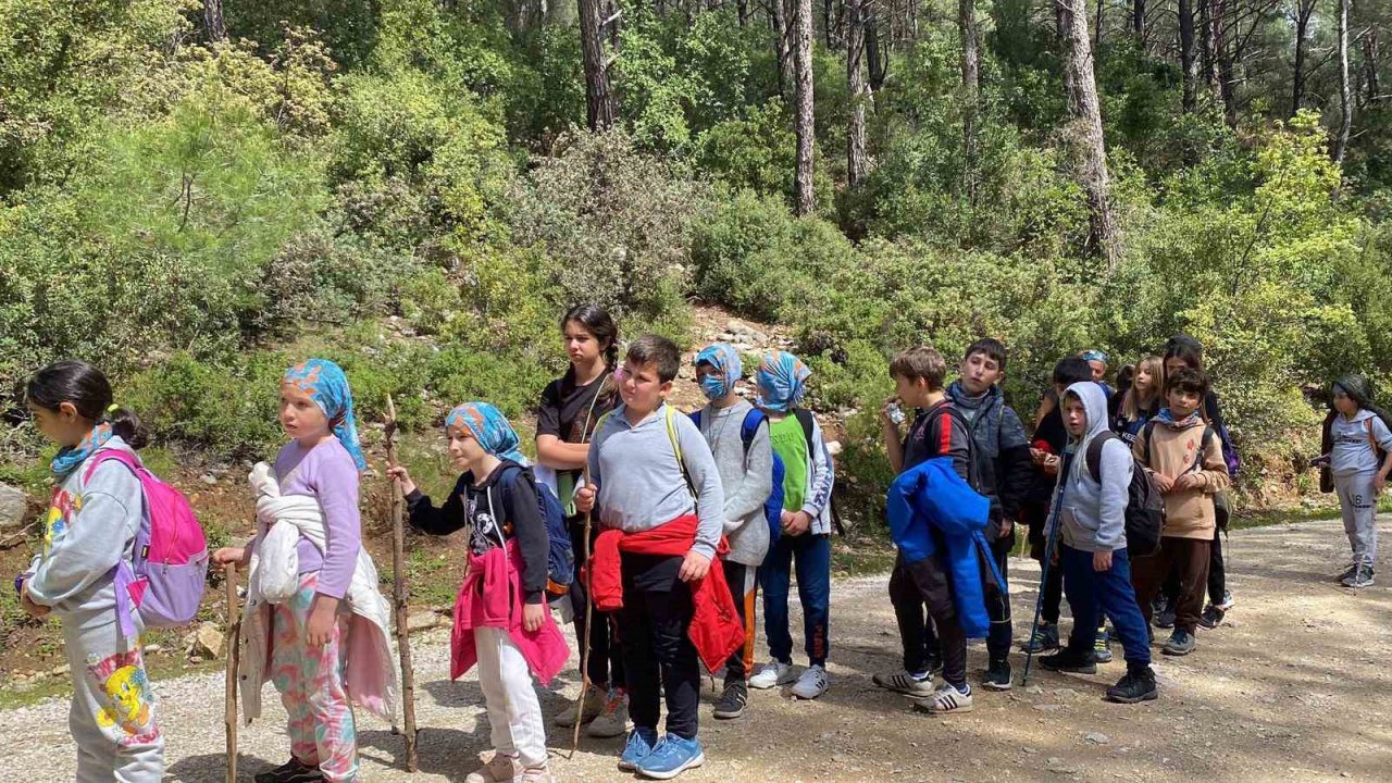 Datça’da orman yangınlarına farkındalık için yürüdüler