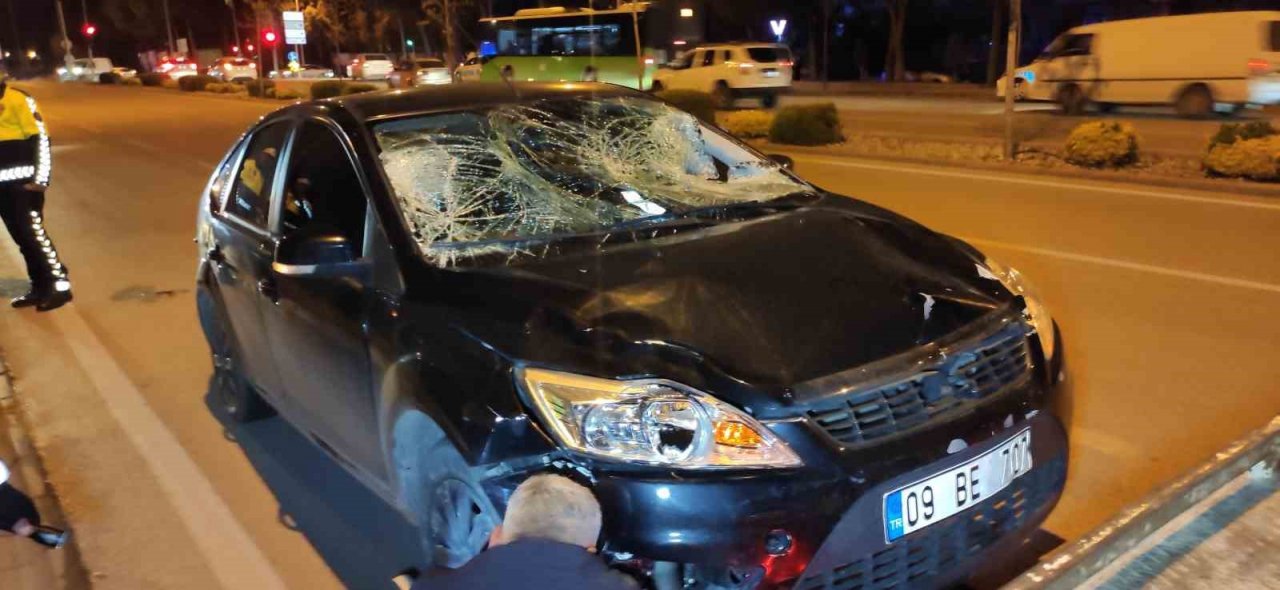 Otomobilin çarptığı 2 yaya ağır yaralandı