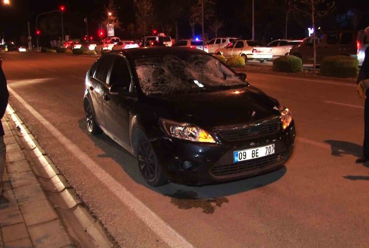 Otomobilin çarptığı 2 yaya ağır yaralandı