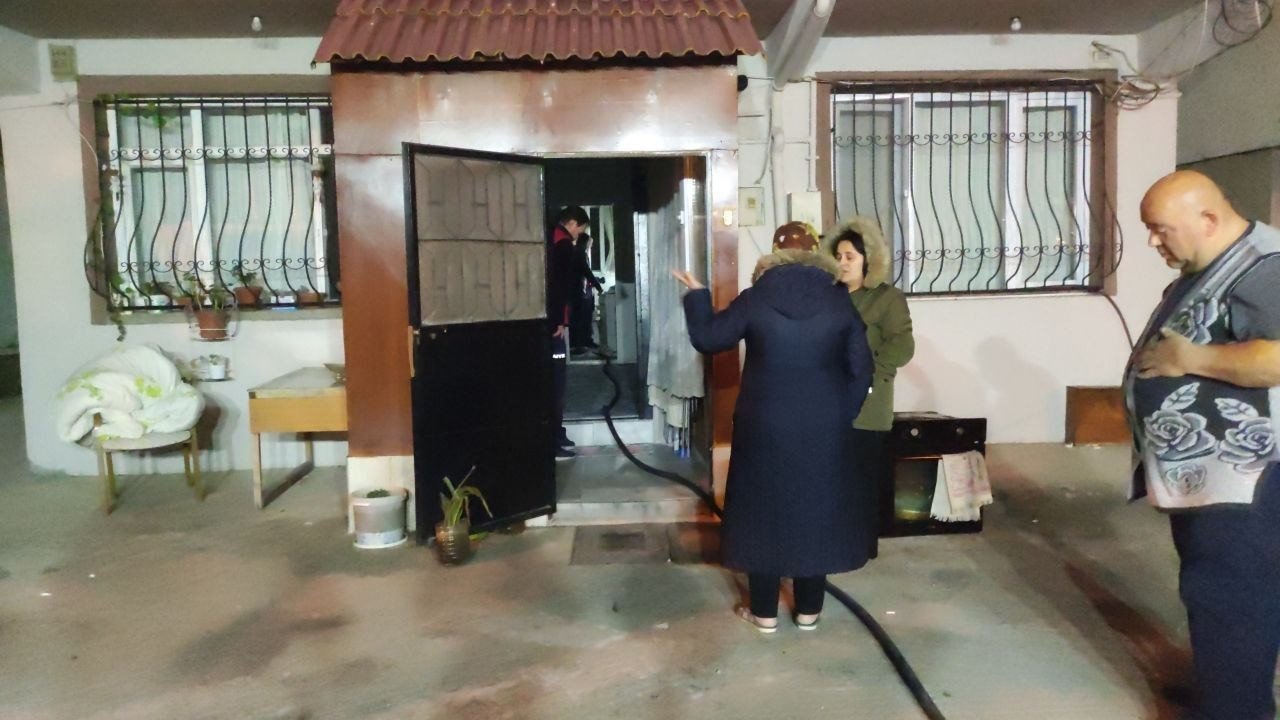 Fırında çıkan yangın ev sahiplerini korkuttu
