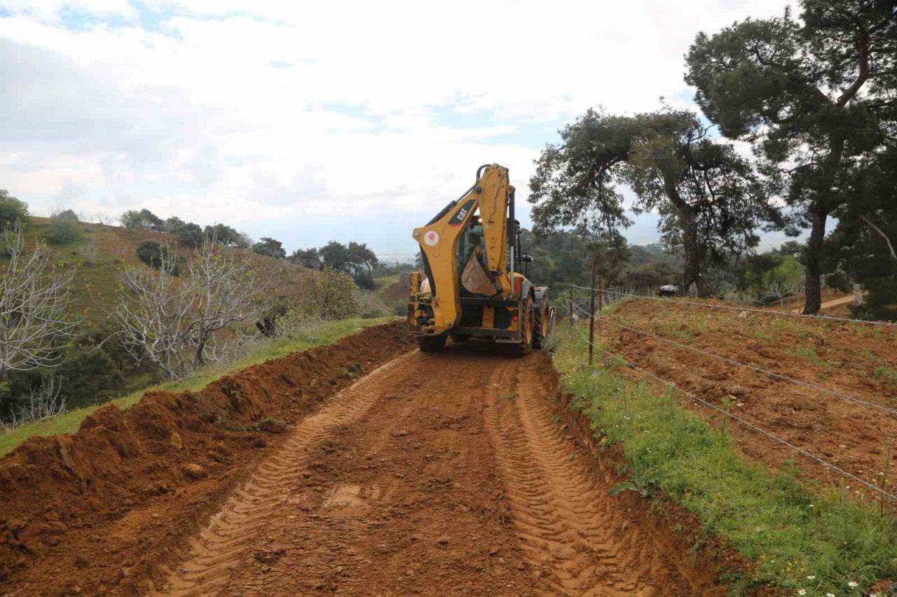 Efeler Belediyesi kapanan yolları açtı