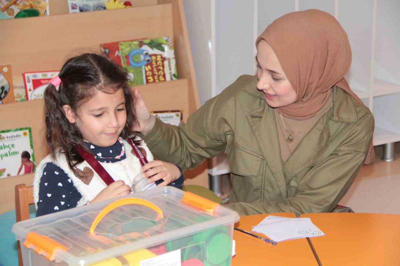 TÜDAM’da eğlenerek öğrenen depremzede çocuklar farklı atölyelerde eğitim alıyor