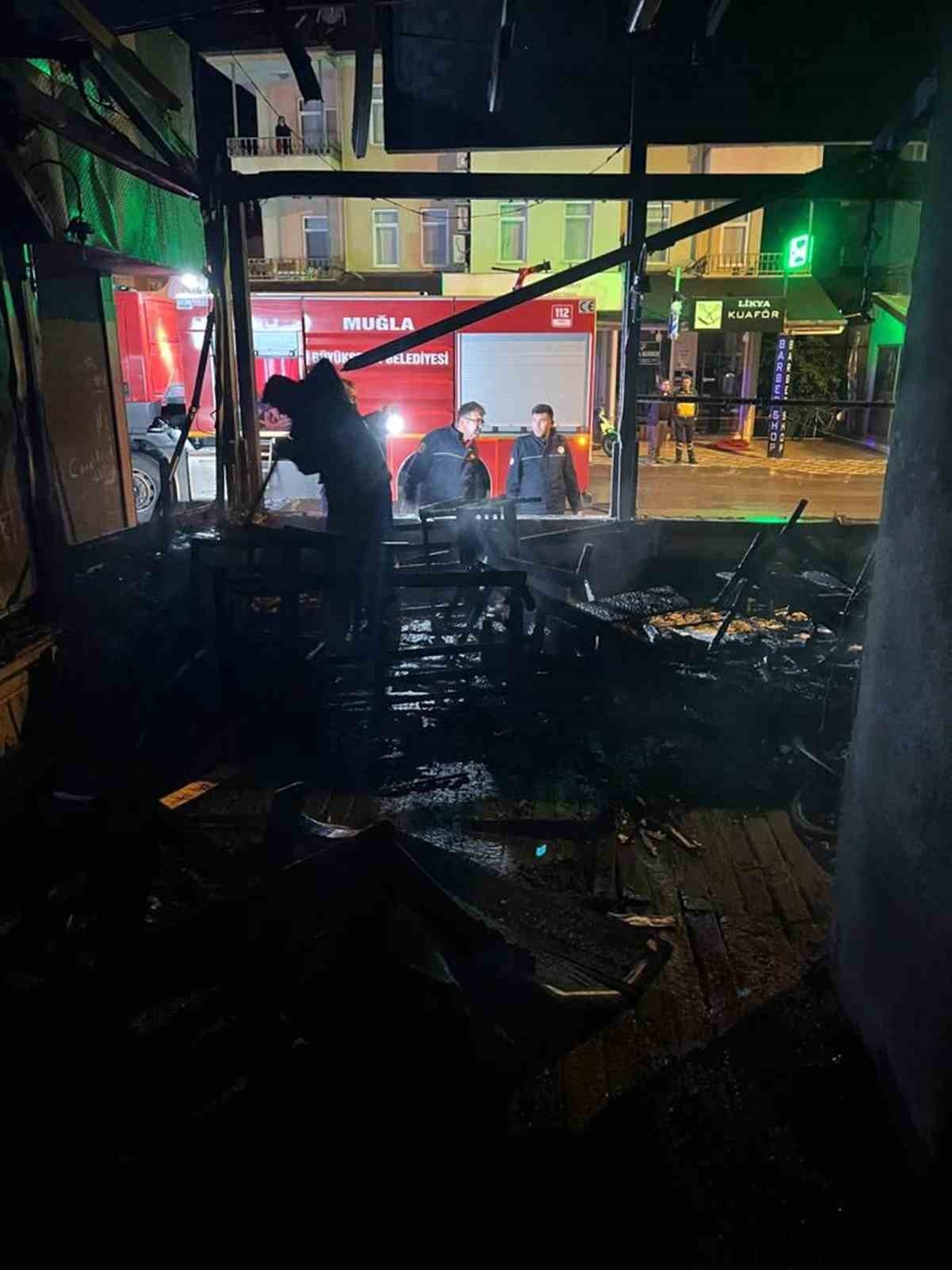 Ölüdeniz’de aynı kişiye ait iki ayrı işyeri aynı anda kundaklandı