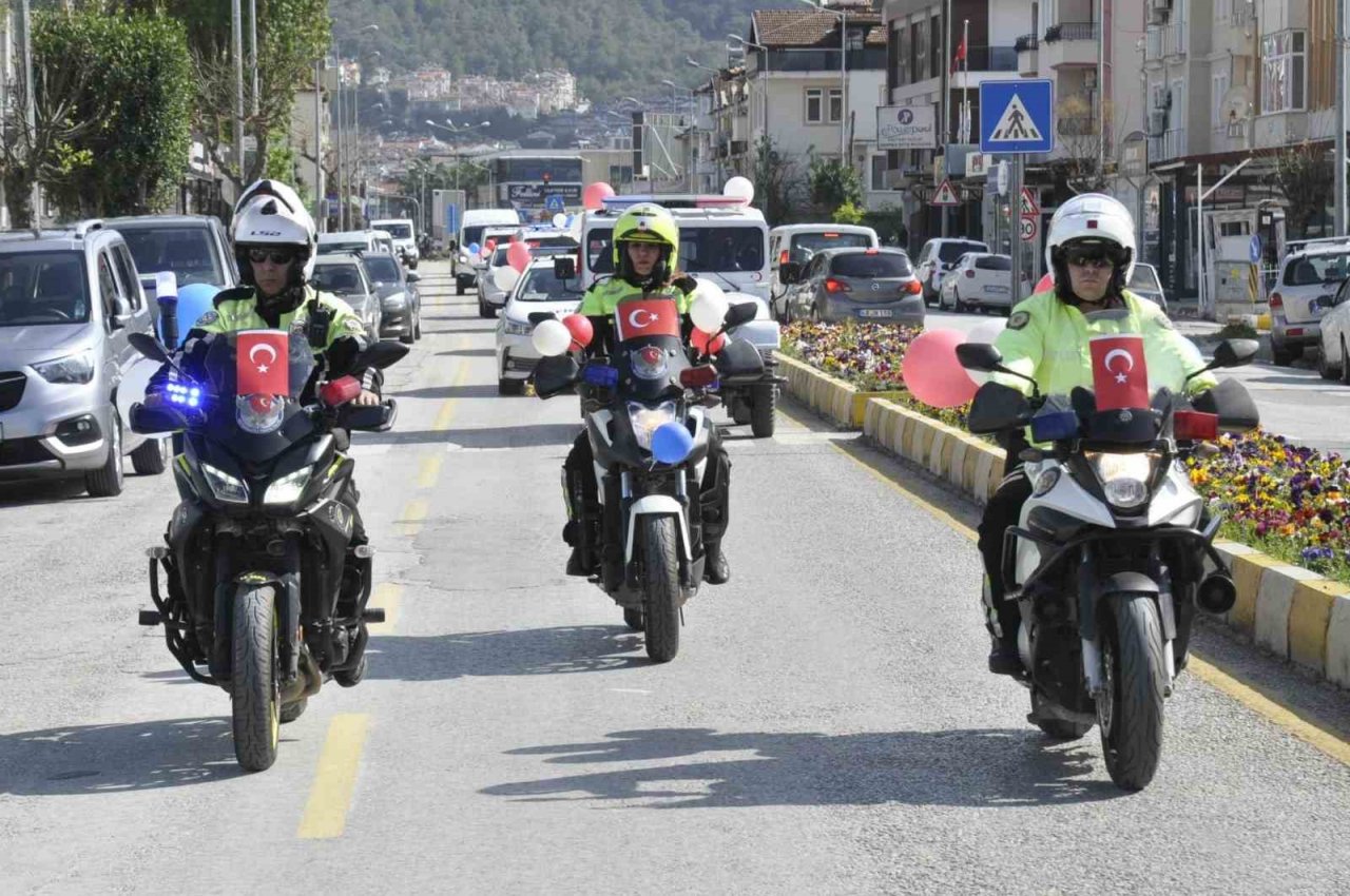 Fethiye Polisinden anlamlı kortej
