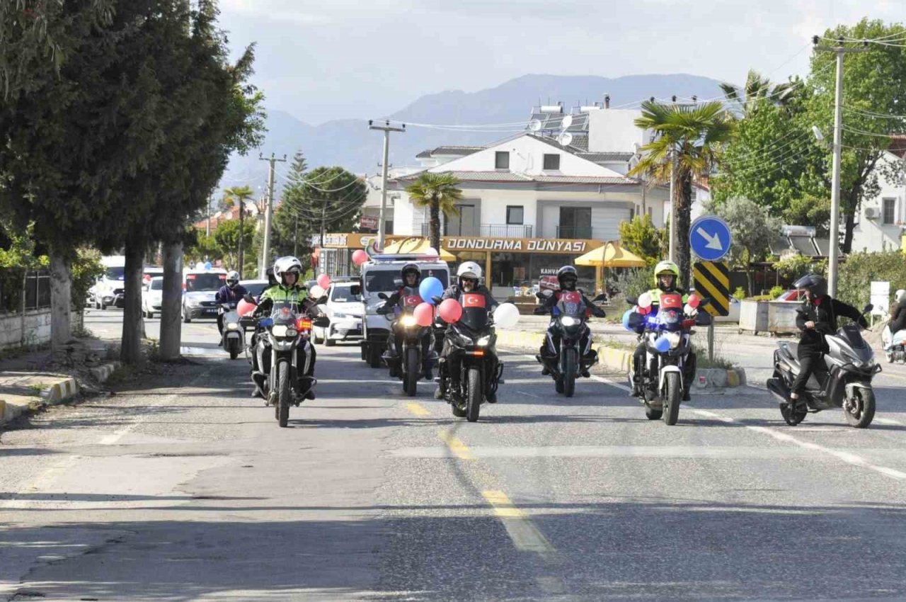 Fethiye Polisinden anlamlı kortej