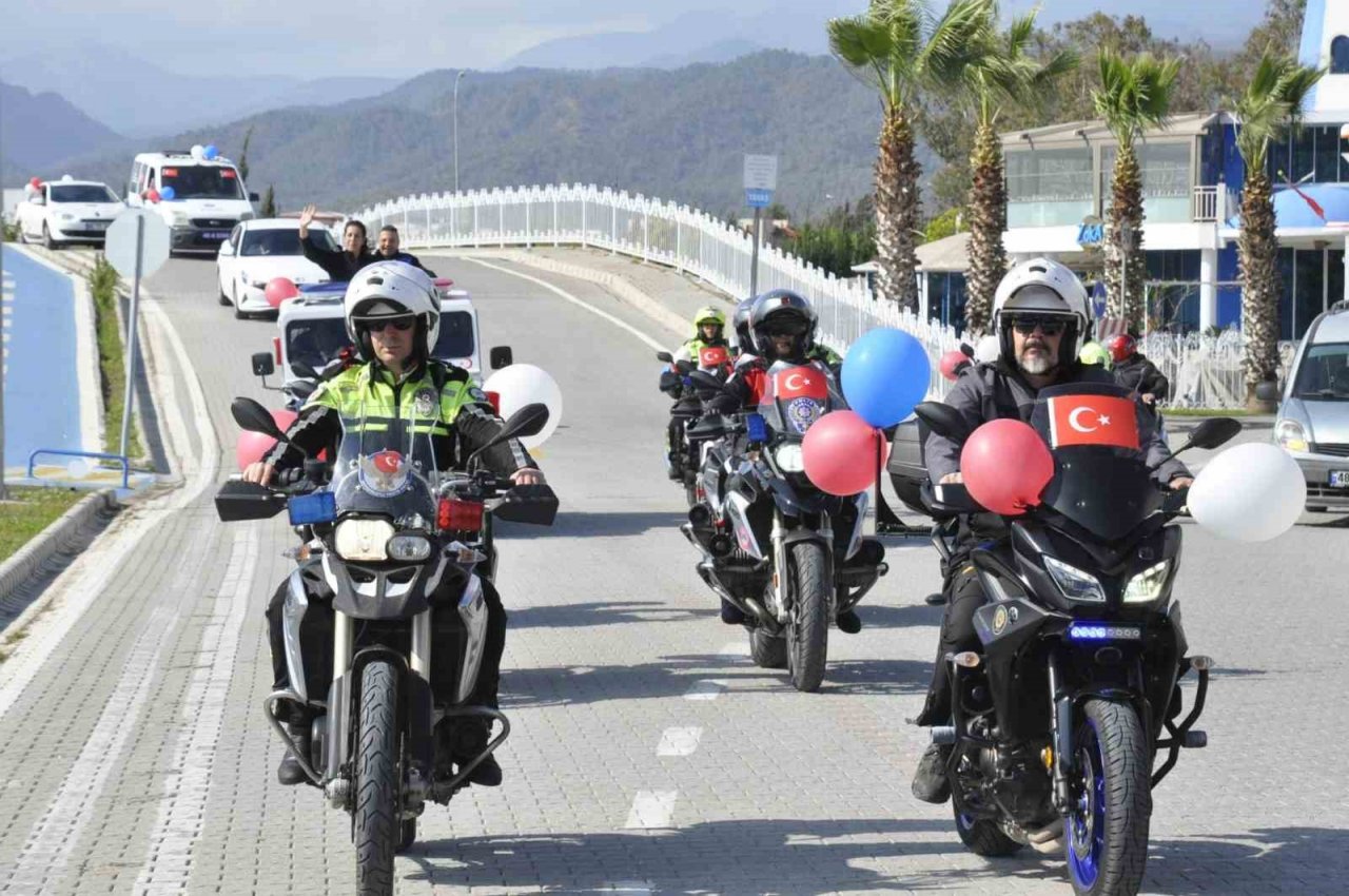 Fethiye Polisinden anlamlı kortej