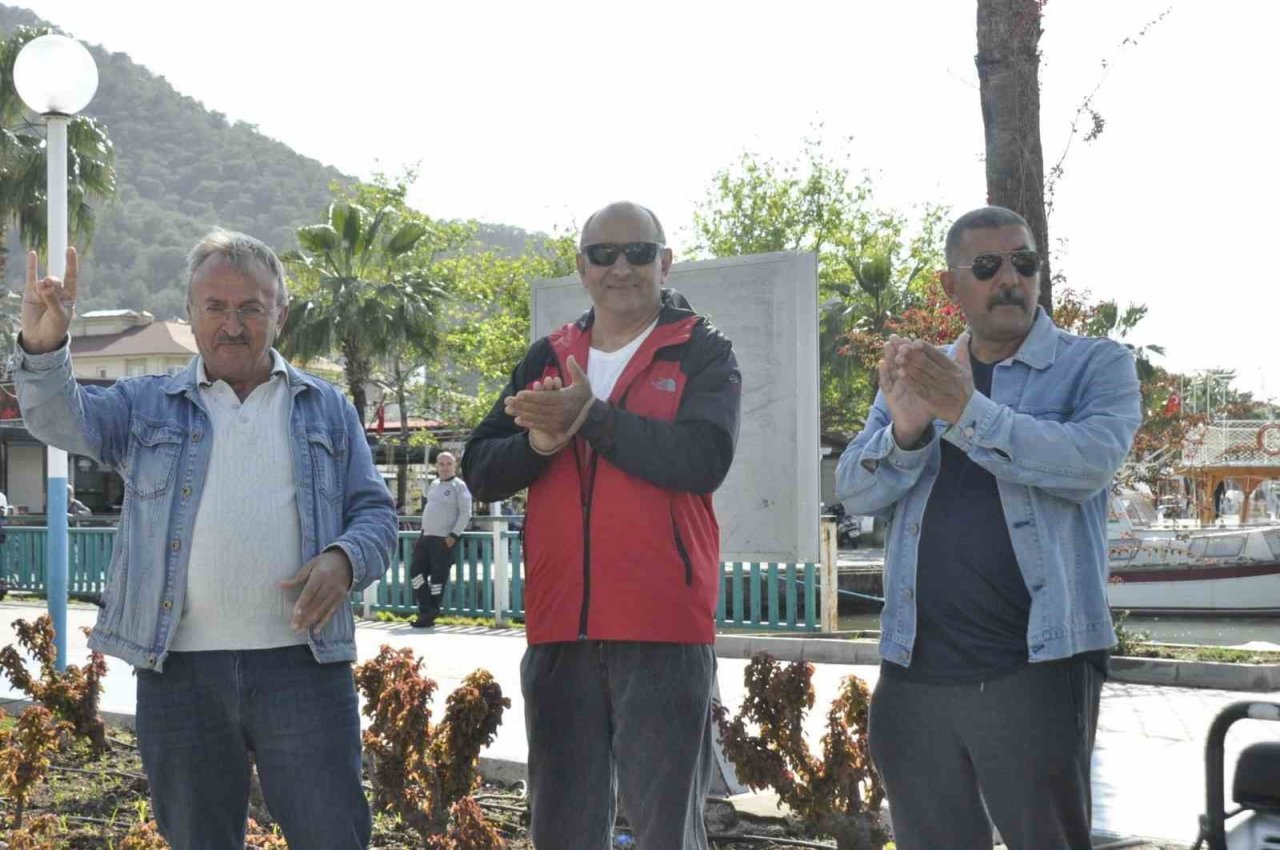 Fethiye Polisinden anlamlı kortej