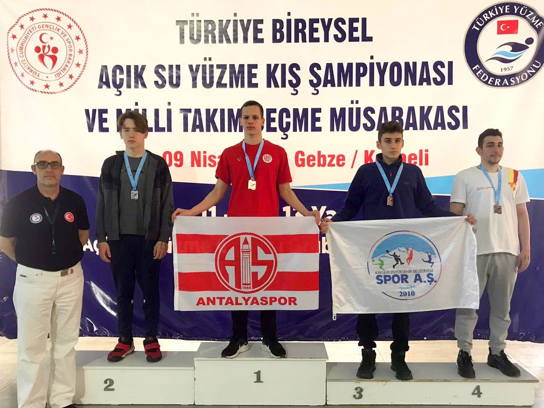 Antalyaspor yüzme takımımı geleneği bozmadı