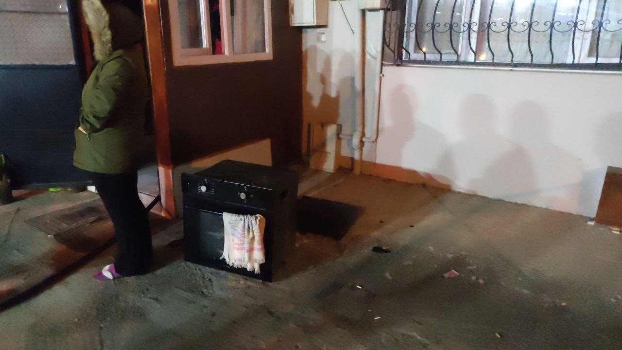 Fırında çıkan yangın ev sahiplerini korkuttu