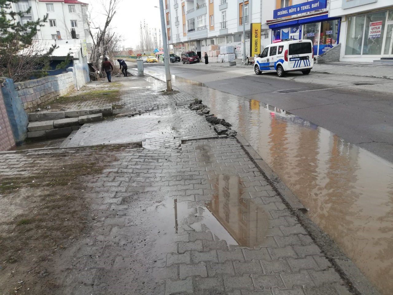 Kars polisinden örnek davranış