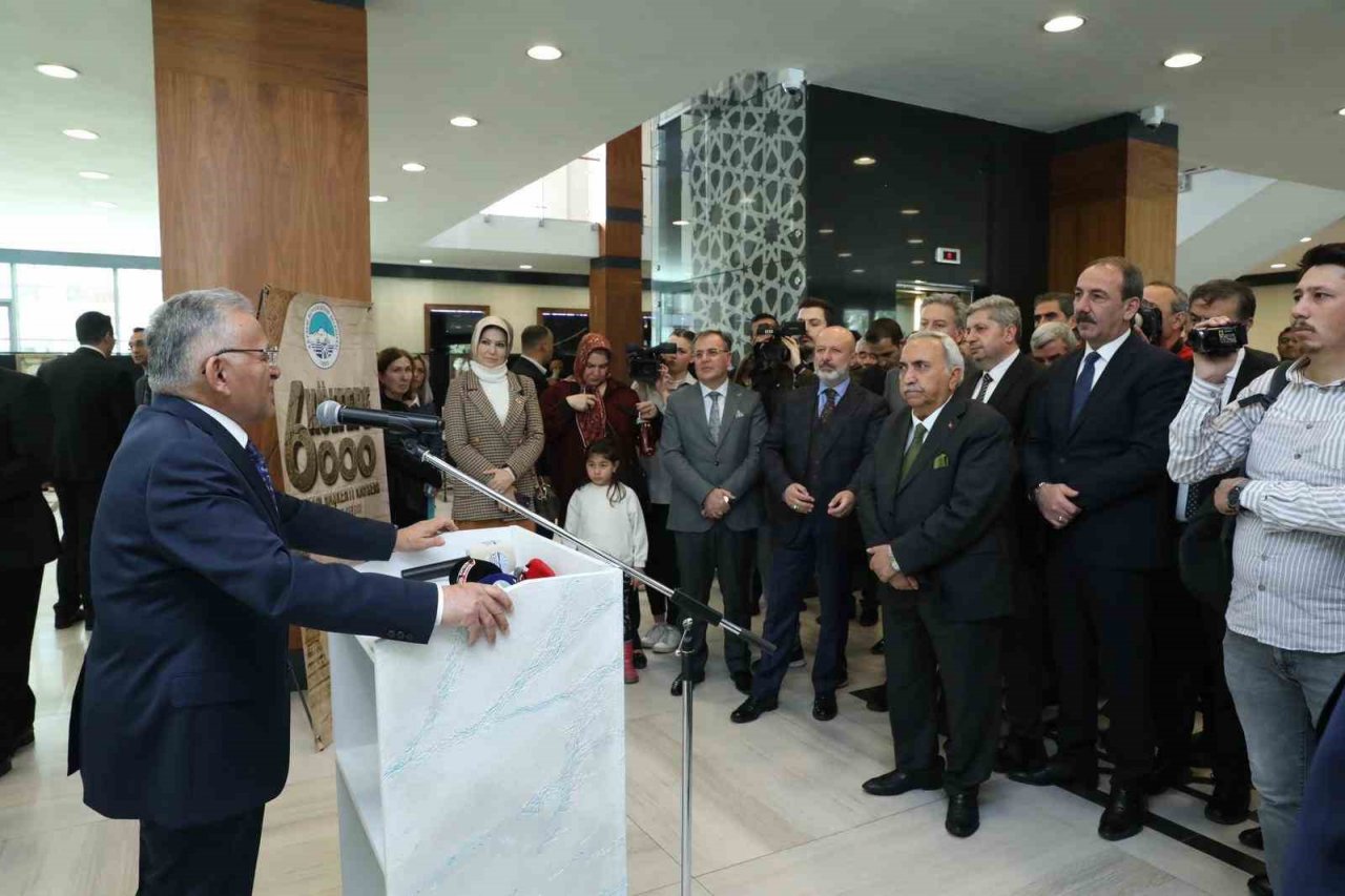 "Kültepe 6000 Ticaretin Başkenti Kayseri" Sergisi açıldı