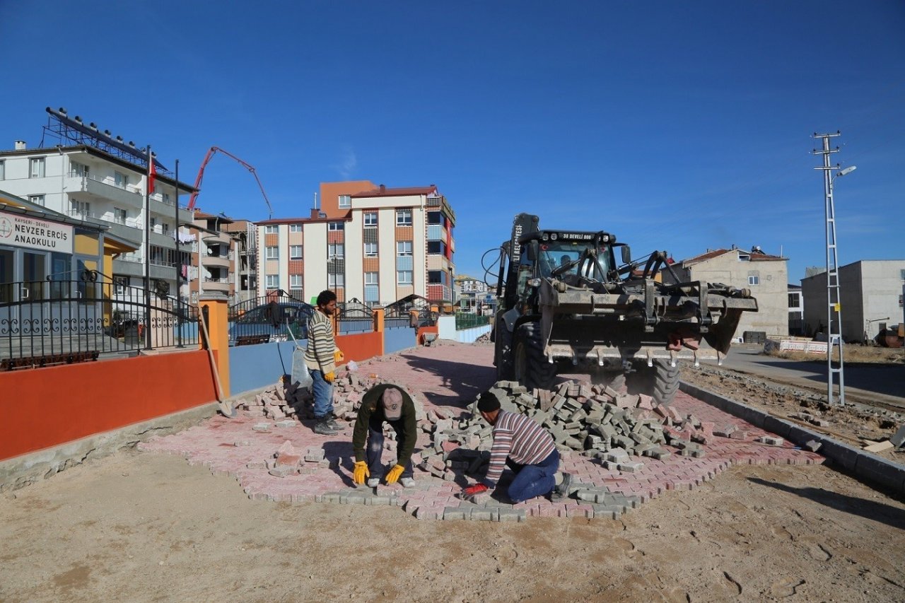 Kayseri Büyükşehir’den Kırsala 3 Milyon Metrekare Kilit Parke