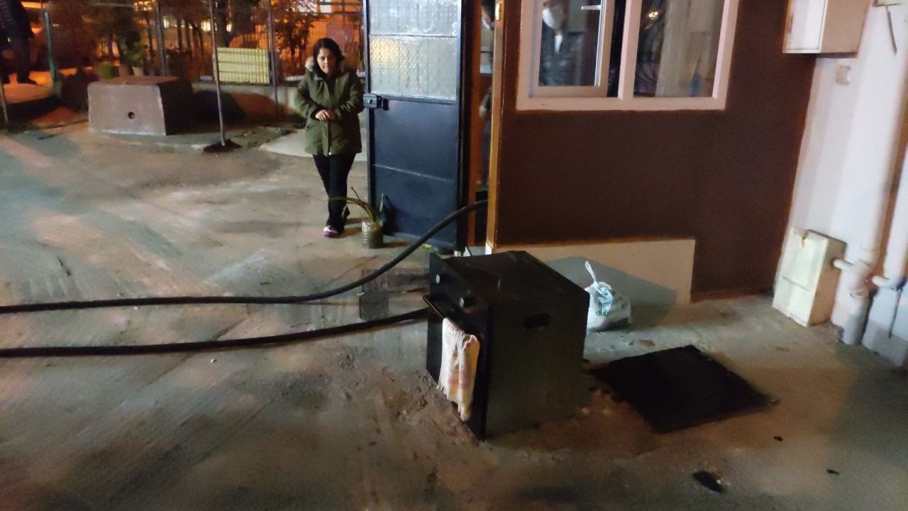 Fırında çıkan yangın ev sahiplerini korkuttu