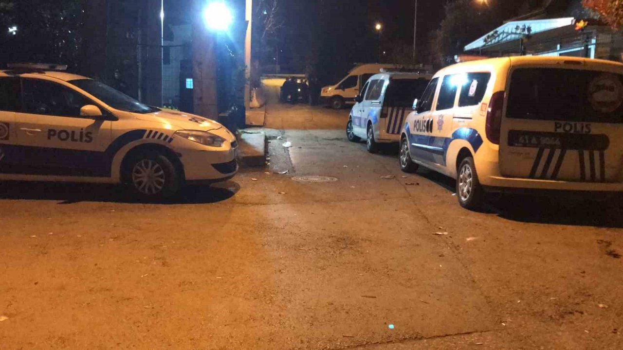 Kalabalık iki grup arasında kavga: 4 yaralı