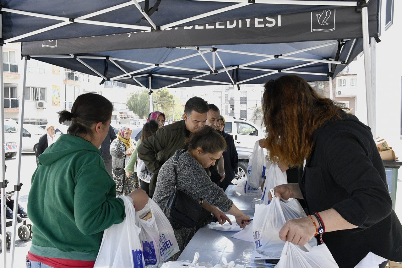 Kuşadası Belediyesi beslenme desteğini sürdürüyor