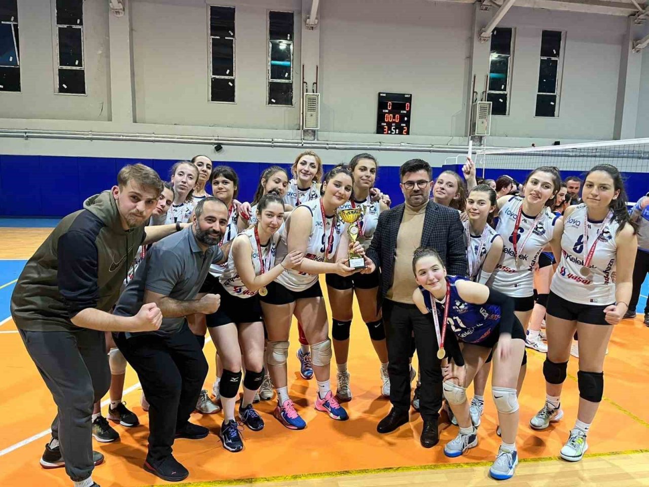 Mahalli lig yıldızlar voleybol sona erdi