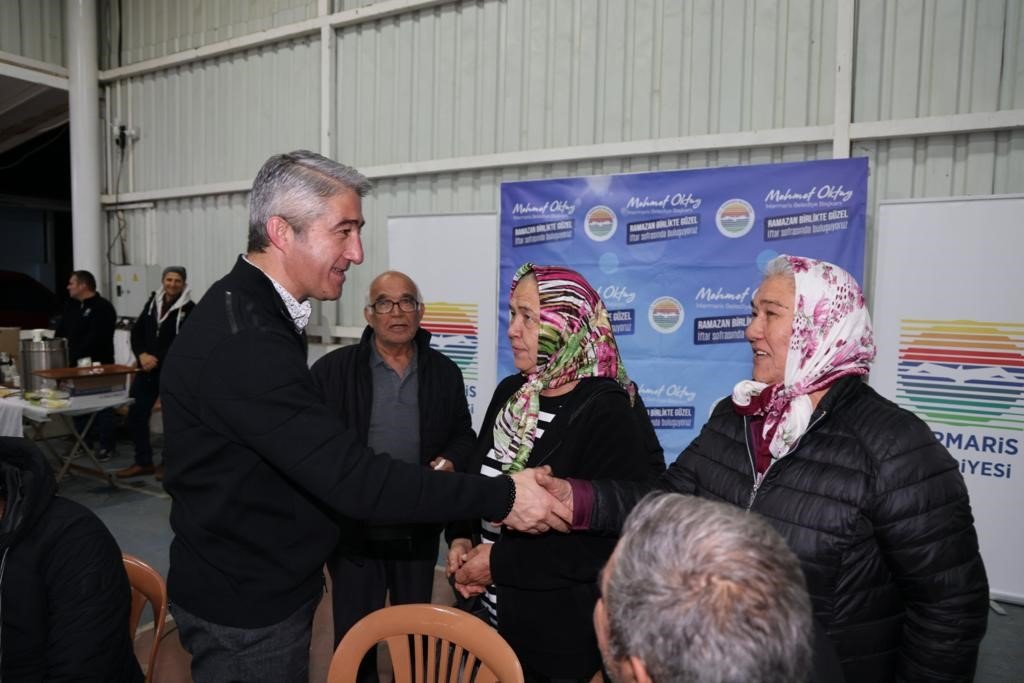 Marmaris’te iftar sofraları vatandaşları buluşturuyor