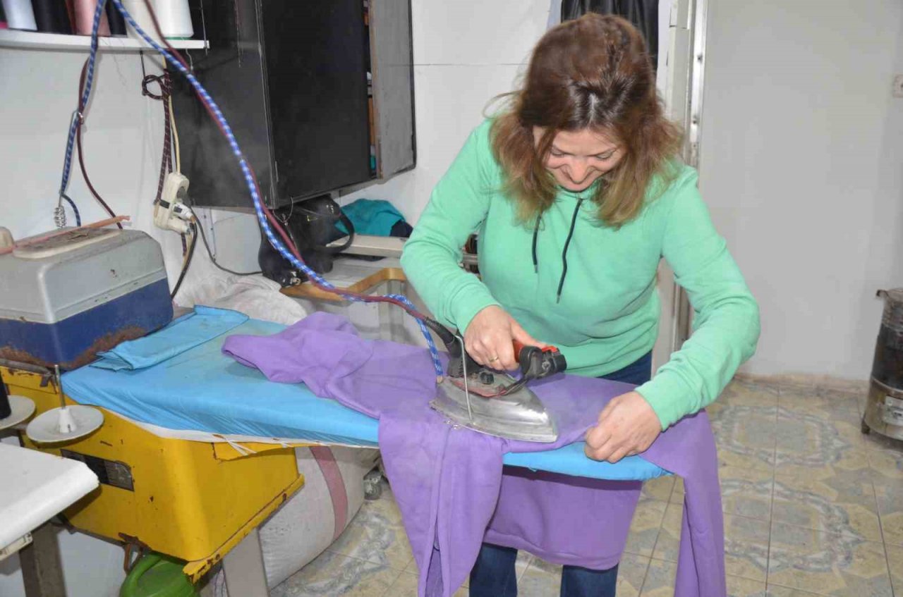 Atık kumaşları kıyafete dönüştürüp, 4’te bir fiyatına satıyor