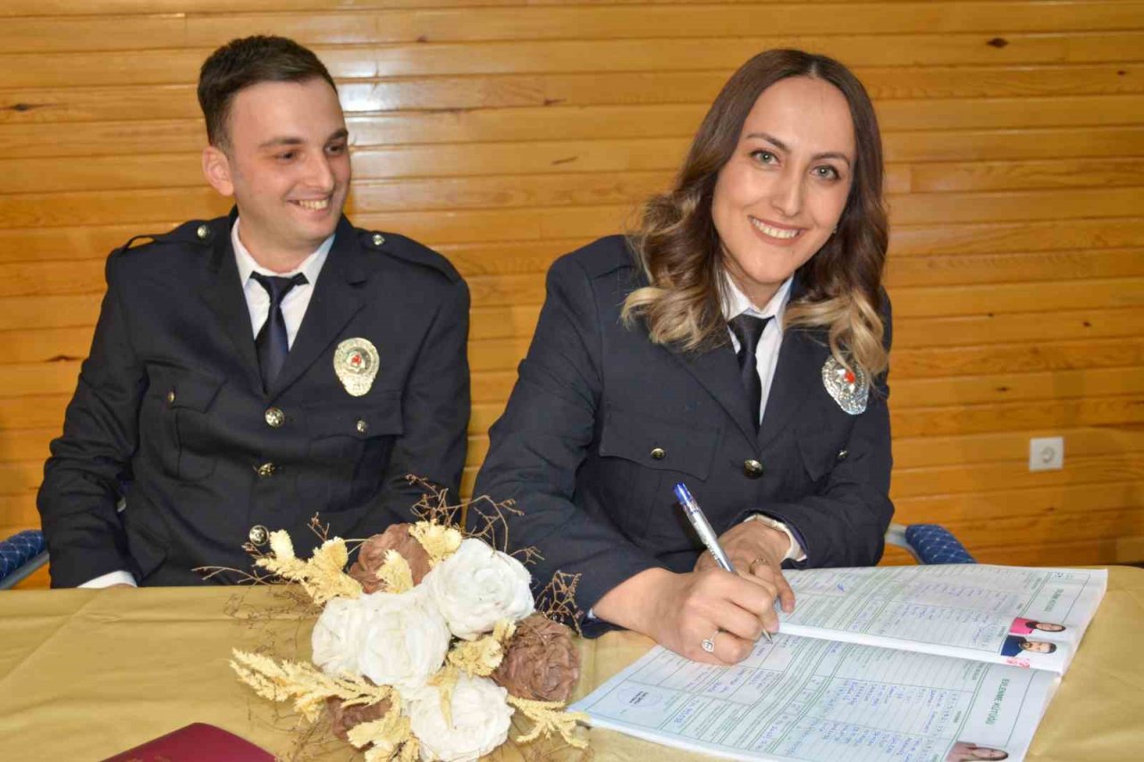 Polis haftasında nikah kıydılar