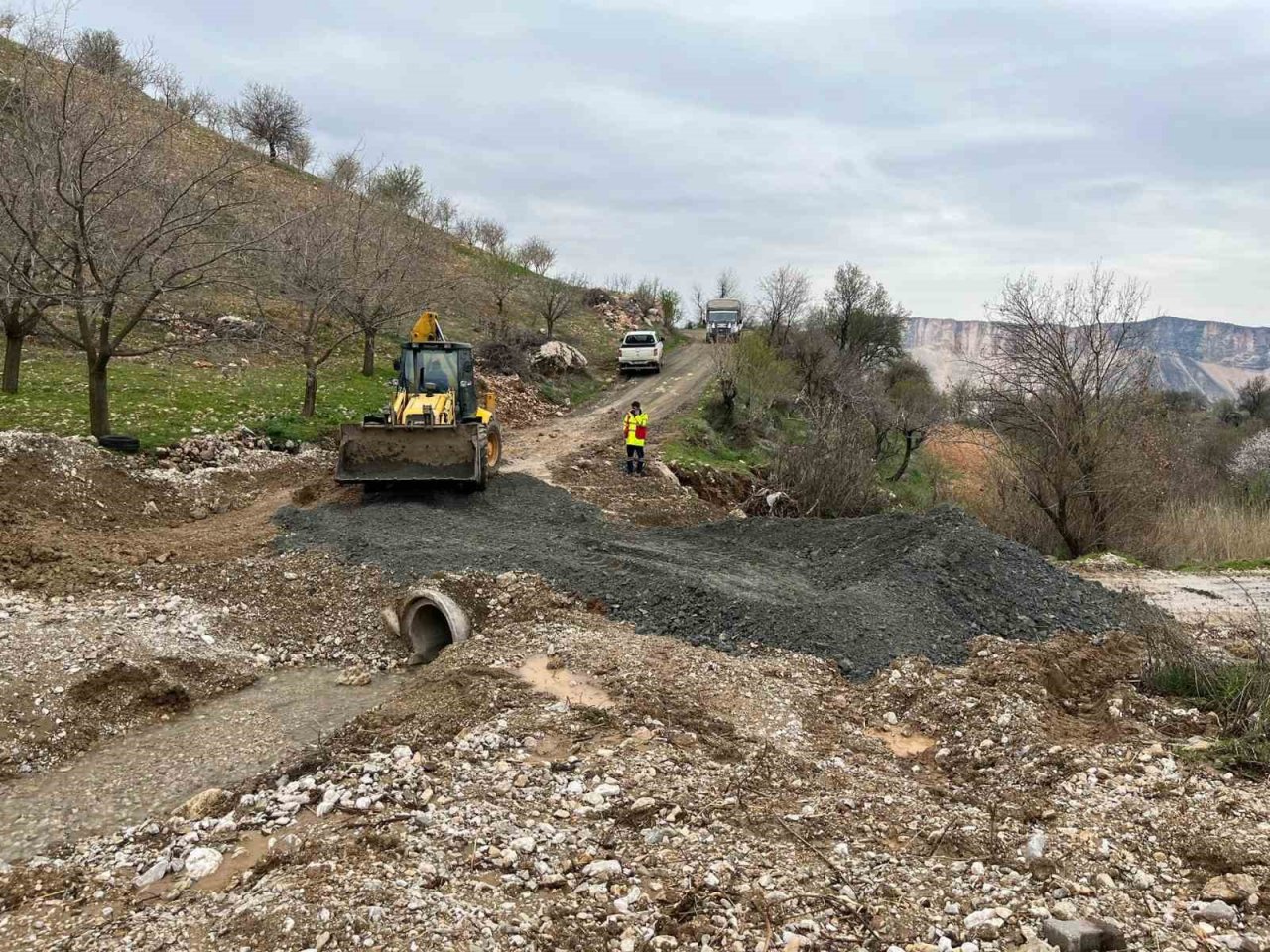 İzmit Belediyesi Adıyaman’da selden kapanan yolları açtı