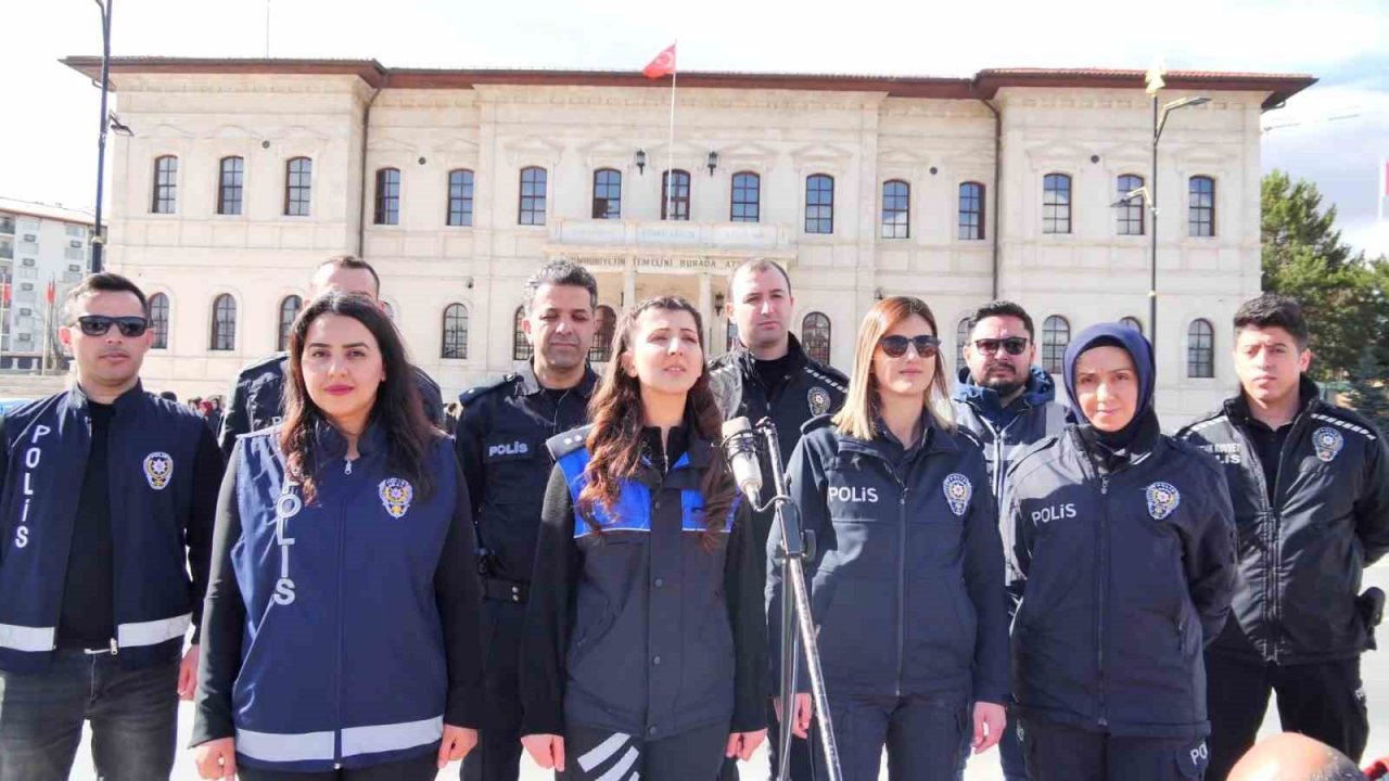 Hem çalıp hem söylediler, polis haftasını kutladılar