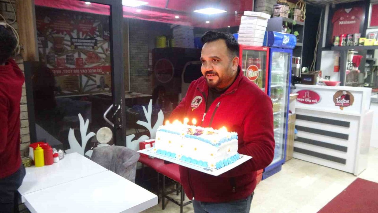 "Silahlı Kavga var" diye çağrılan polislere pasta sürprizi