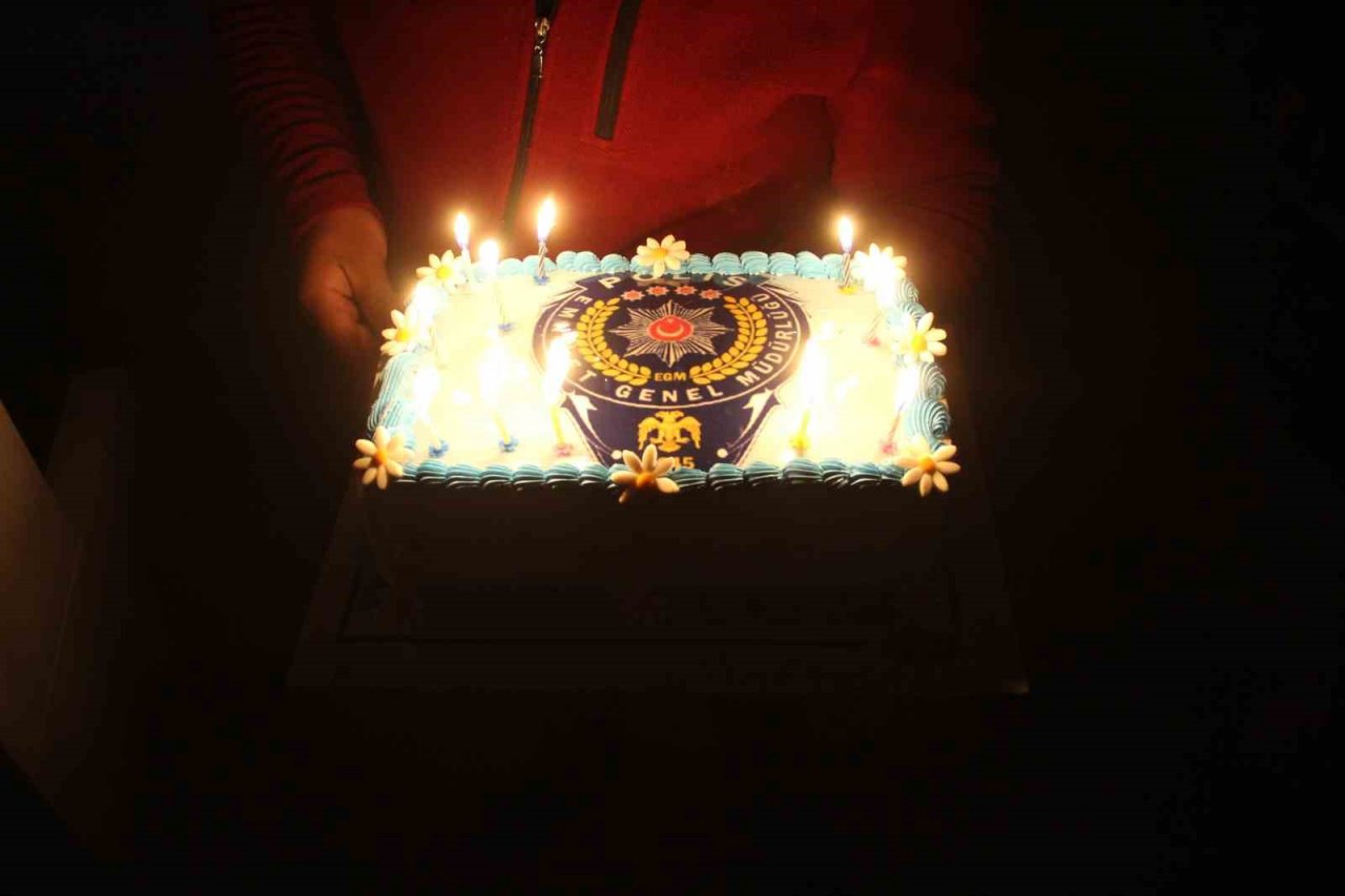 "Silahlı Kavga var" diye çağrılan polislere pasta sürprizi