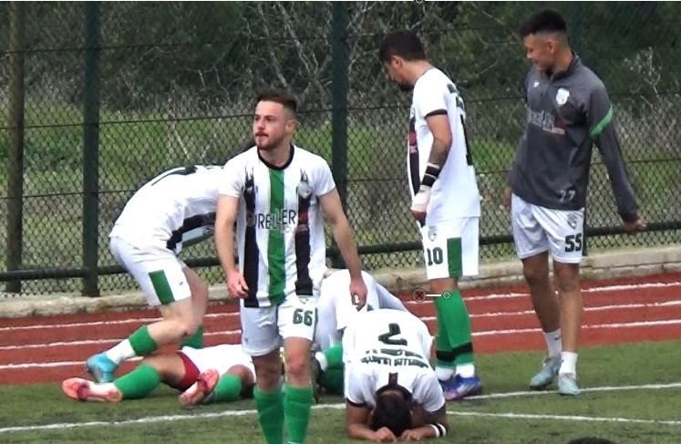 Yeşilçınar, şampiyonluk adayı Bornova’yı elinden kaçırdı