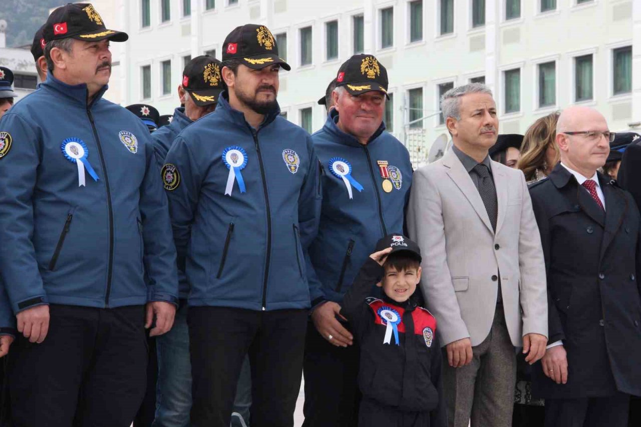 Emniyet teşkilatında buruk tören