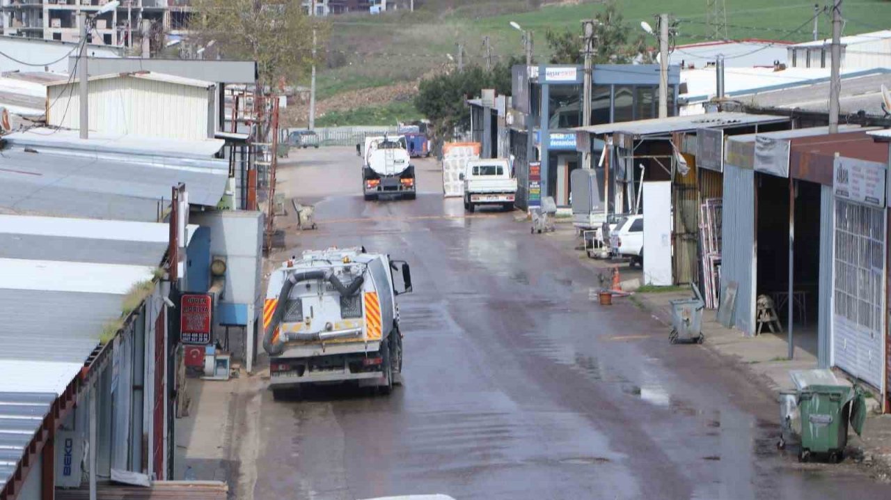 Kirazlı Sanayi Sitesi’nde temizlik çalışması