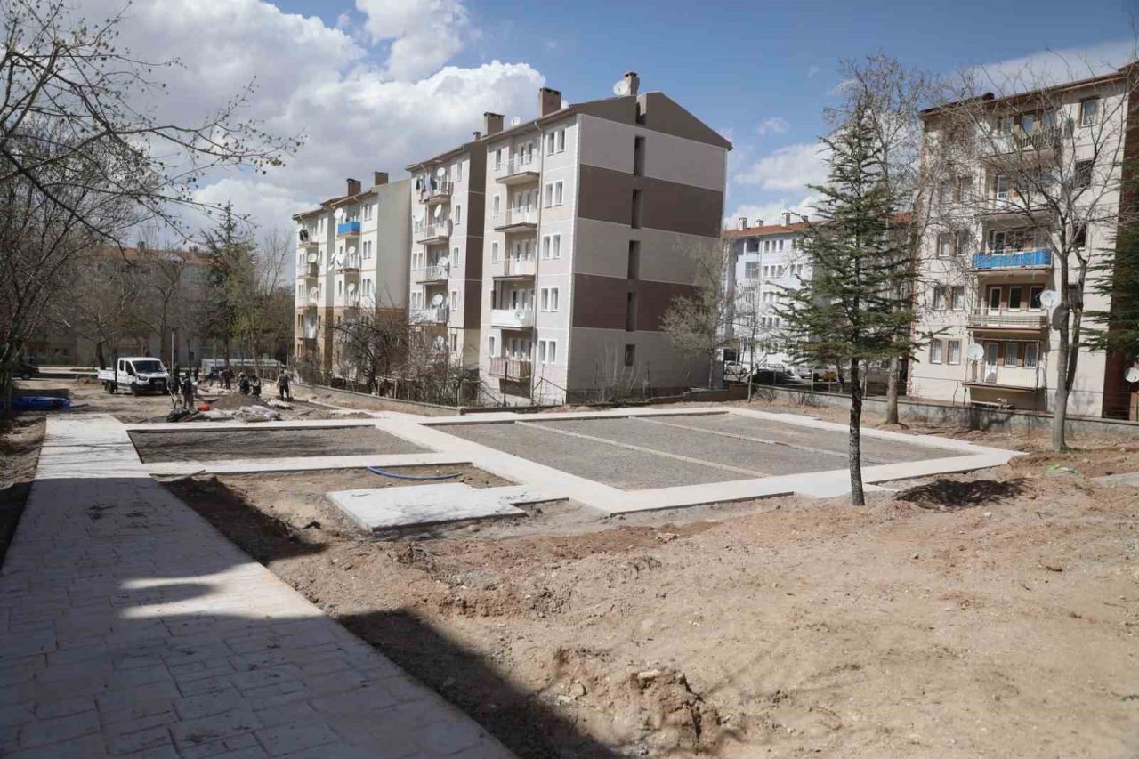 2000 Evler Mahallesi’nde park yenileniyor
