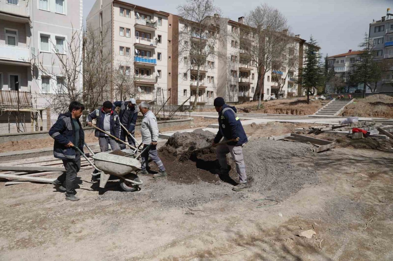 2000 Evler Mahallesi’nde park yenileniyor