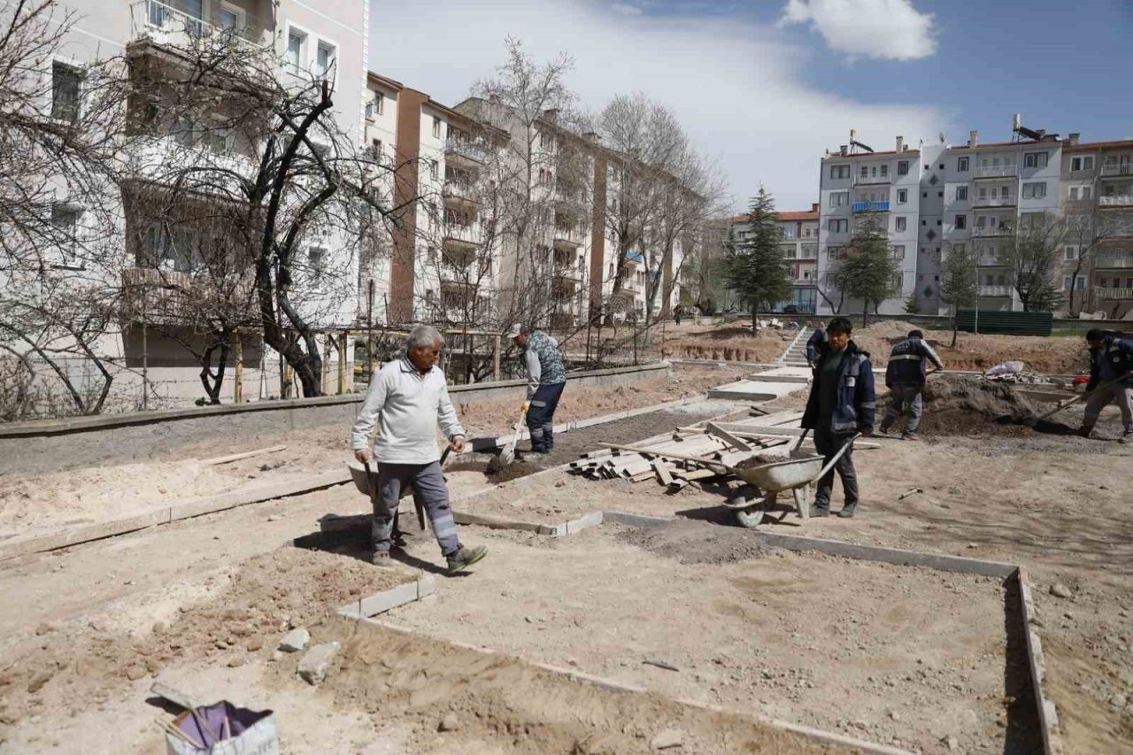 2000 Evler Mahallesi’nde park yenileniyor