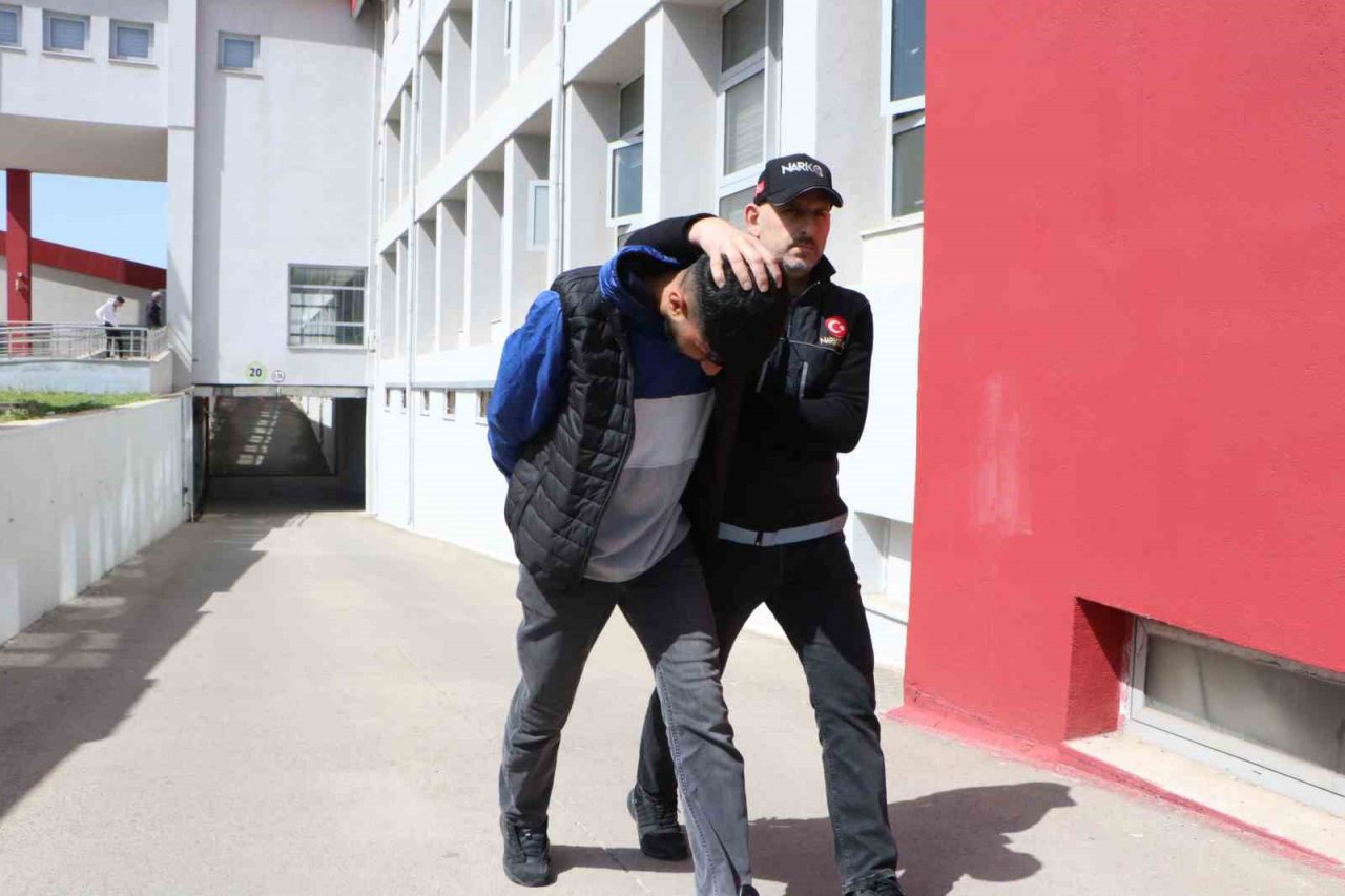 100 kilo uyuşturucu otobüsün zulasından çıktı