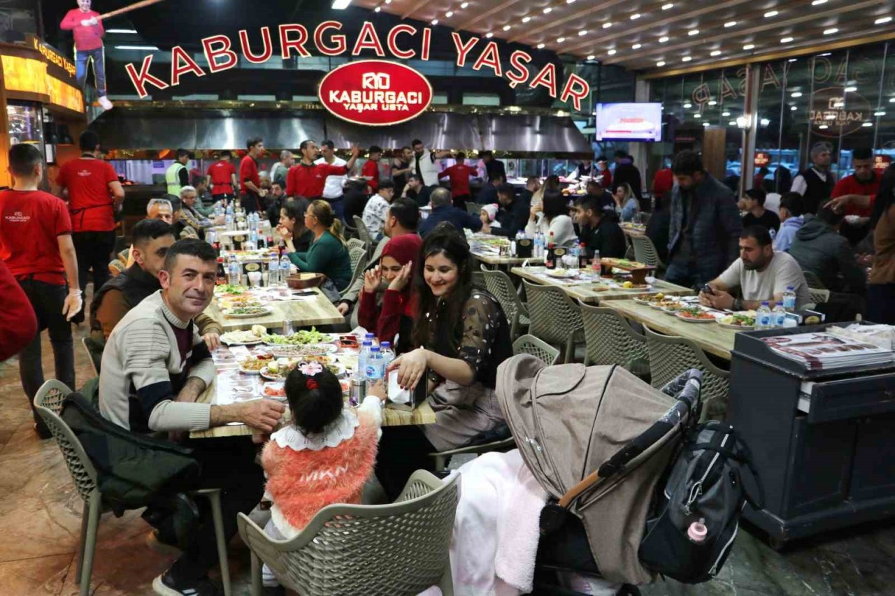 Ramazan bereketi esnafın yüzünü güldürüyor