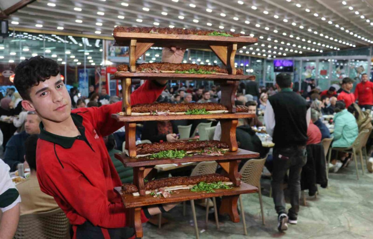 Ramazan bereketi esnafın yüzünü güldürüyor