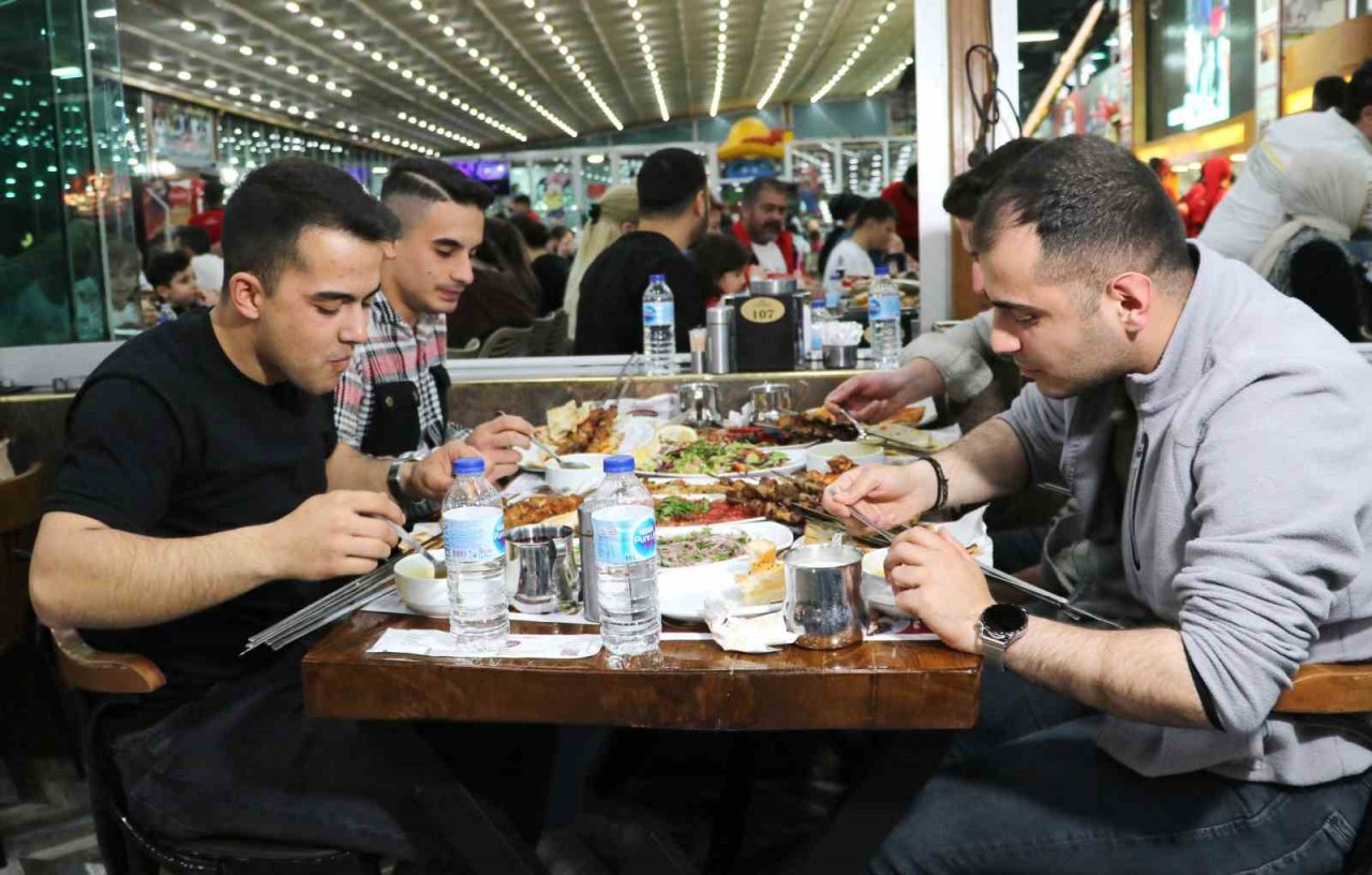 Ramazan bereketi esnafın yüzünü güldürüyor