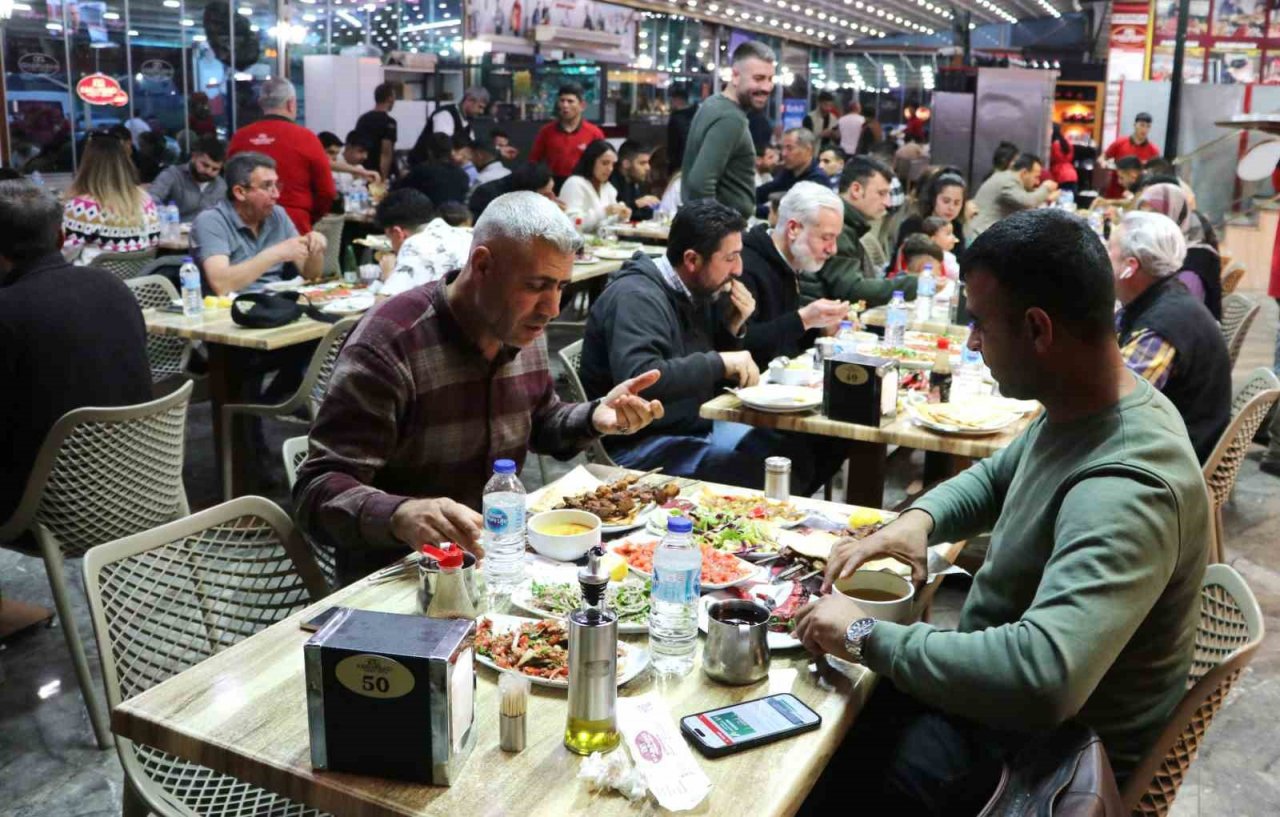 Ramazan bereketi esnafın yüzünü güldürüyor