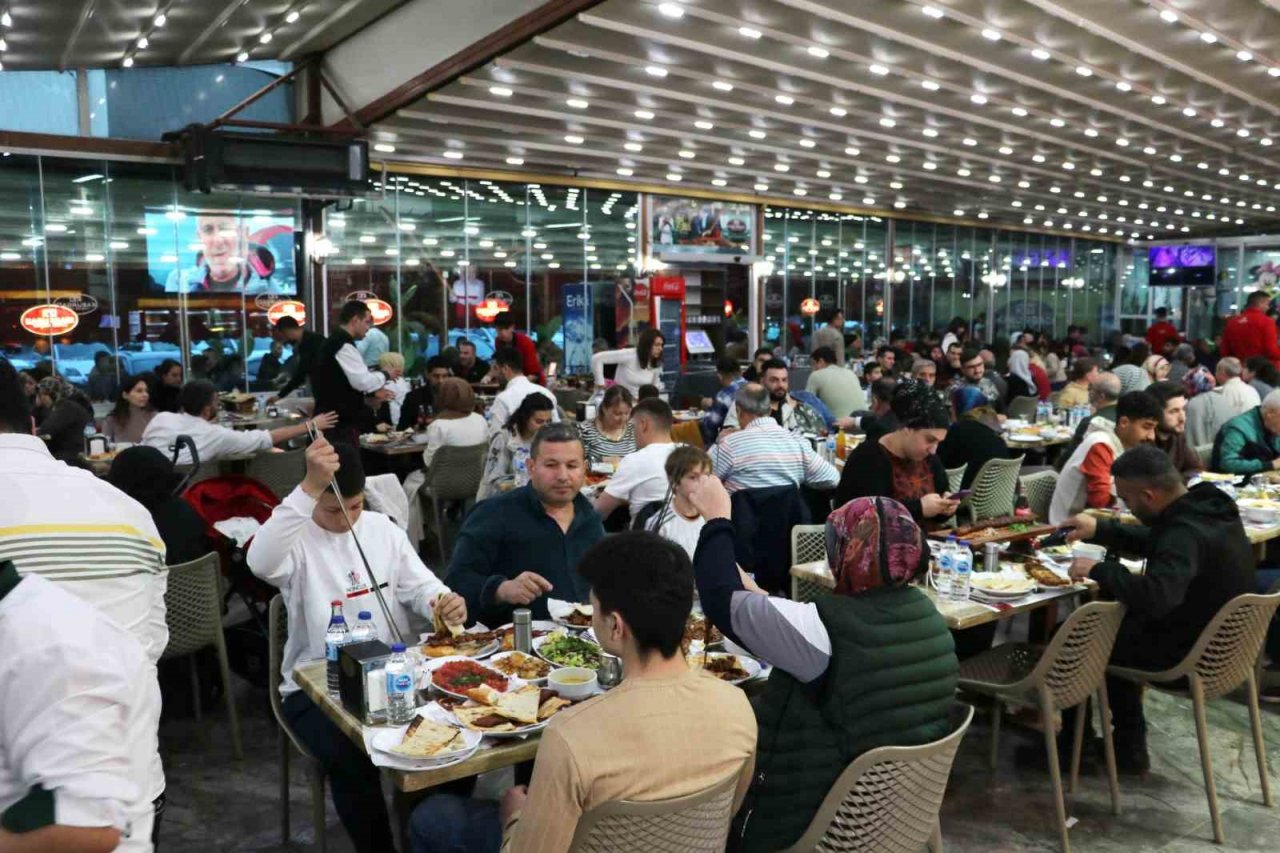 Ramazan bereketi esnafın yüzünü güldürüyor