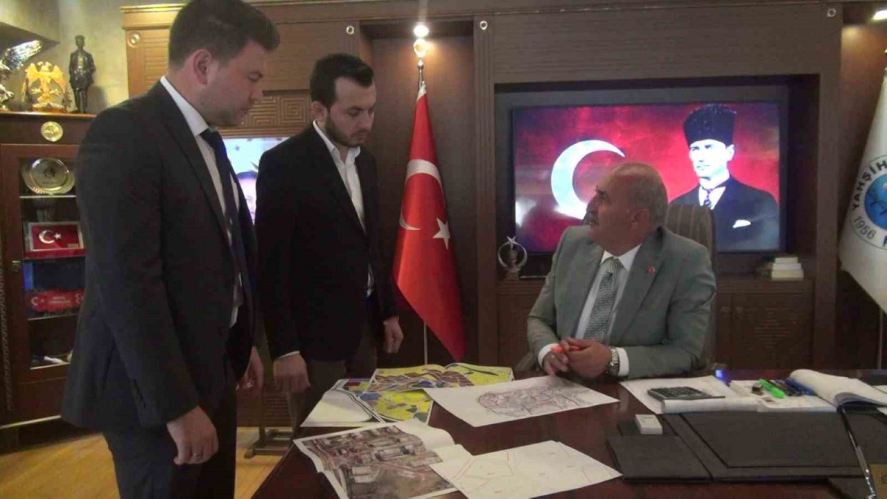 11 ili etkileyen depremlerin ardından harekete geçen belediye, "Afet İşleri Müdürlüğü" kurdu