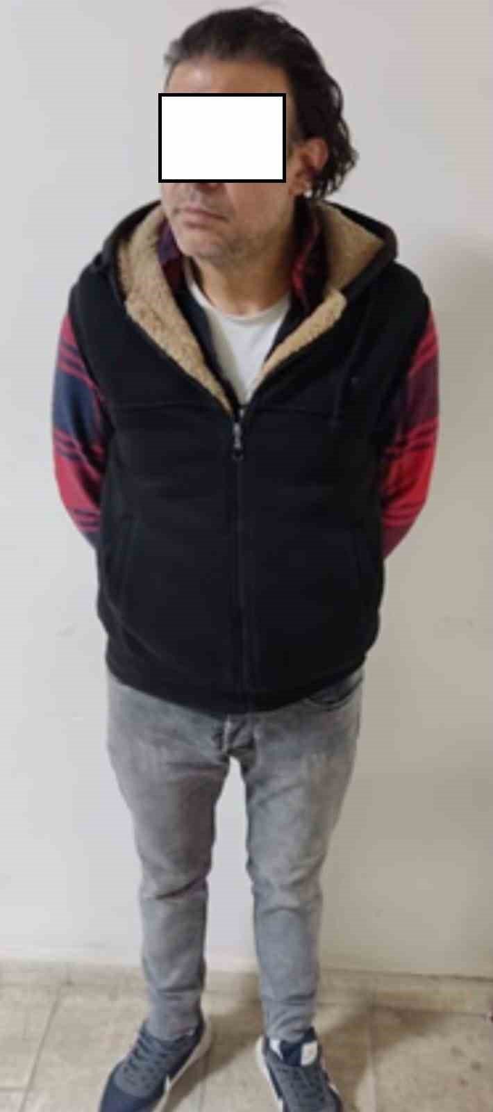 Düz kontak yaparak çaldığı otomobille polise yakalandı