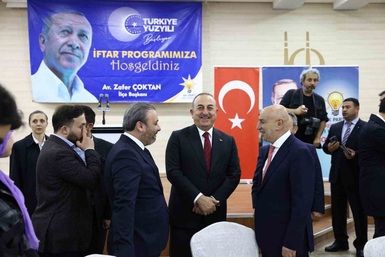 Bakan Çavuşoğlu’nun katılımıyla hem iftar hem gençlik buluşması